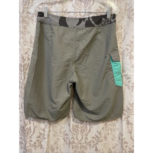 Patagonia Shorts Mens 28 Gray Nylon Outdoor Hiking Swim Board Waverfarer 86660 - Picture 5 of 7